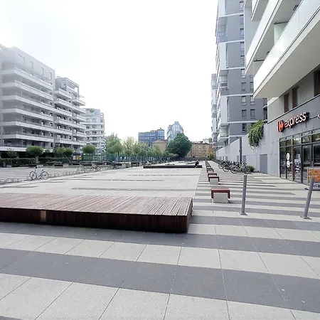 Labo Bliska Wola - Parking, Klimatyzacja